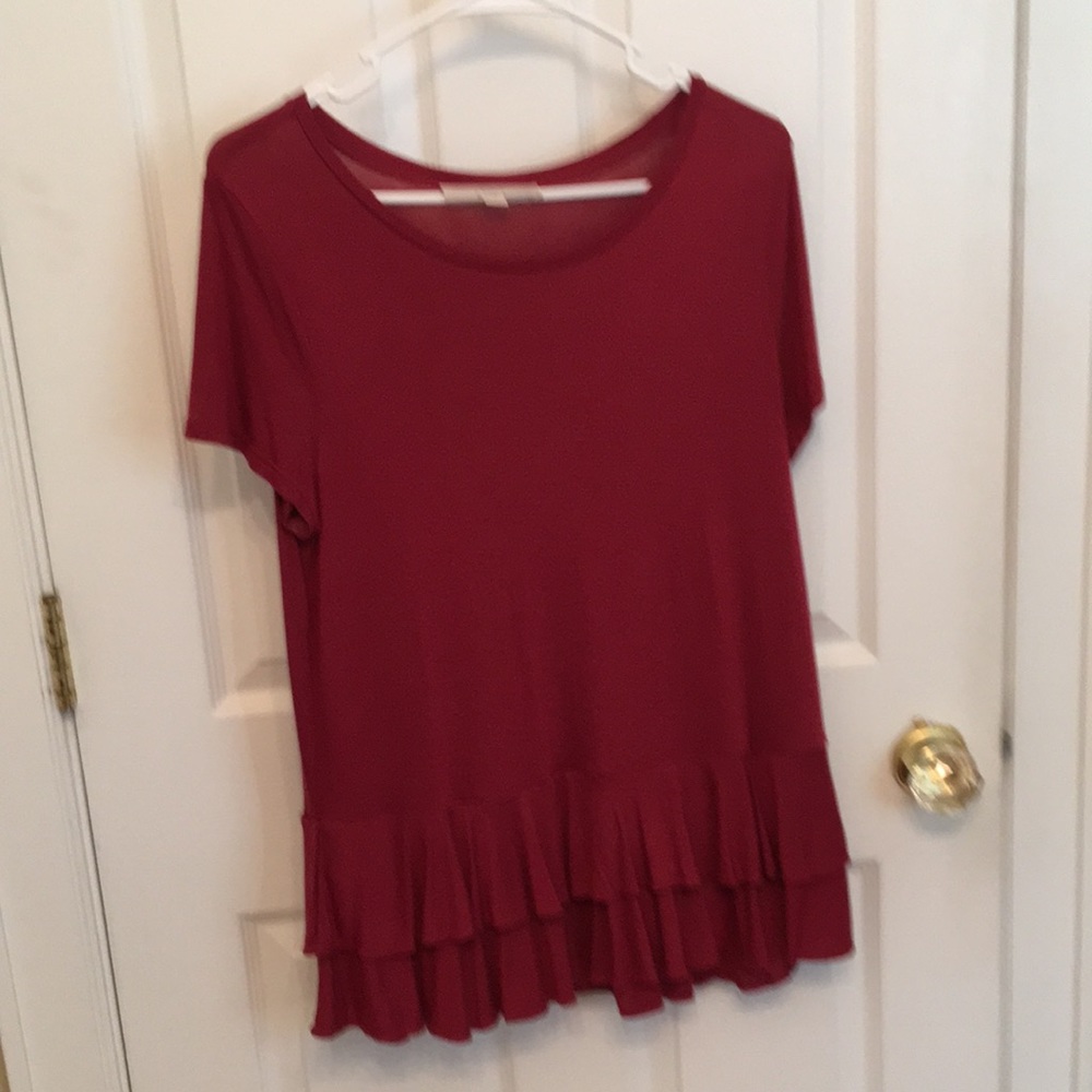Loft Ruffled Bottom Short Sleeve Shirt, size medium, red